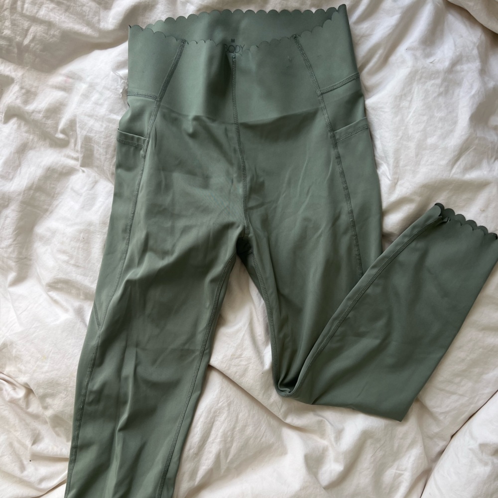 Scalloped leggings. CottonOn